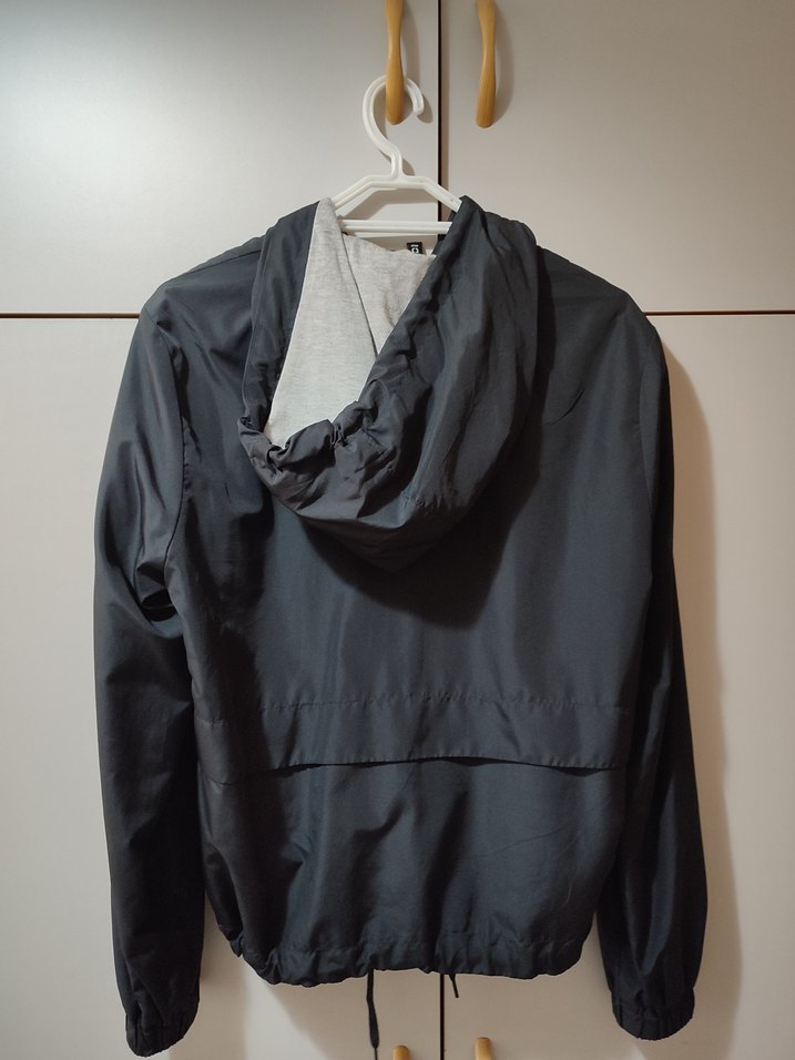 Siyah Yağmurluk - Görsel 2