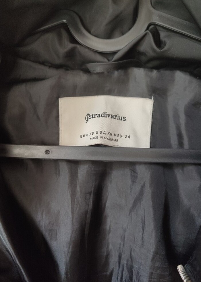 Siyah Şişme Mont - Görsel 3