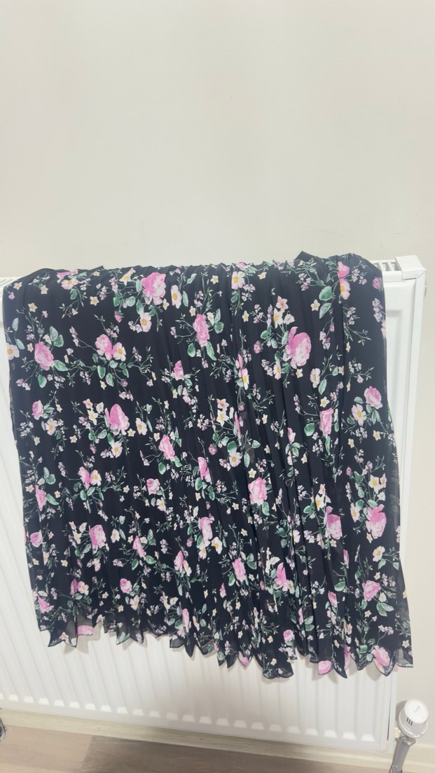 Çiçek Desenli Uzun Piliseli Etek - Görsel 2