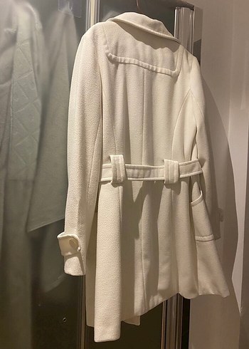 Beyaz Kemerli Kadın Kaban - Görsel 2