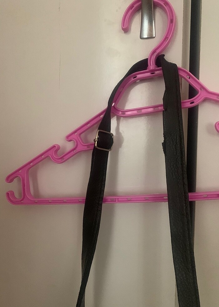 Püsküllü siyah çanta - Görsel 2