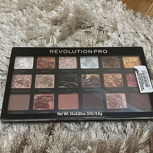 Revolution Revolution far paleti