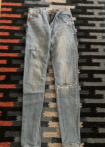 Bershka Acik Mavi Yikamali Dar Kesim Jean