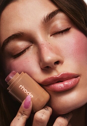  Beden Rhode Pocket Blush Sleepy Girl