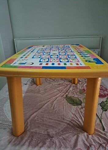 Çocuk ders çalışma masası