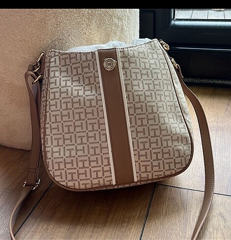 Tommy hilfiger çanta