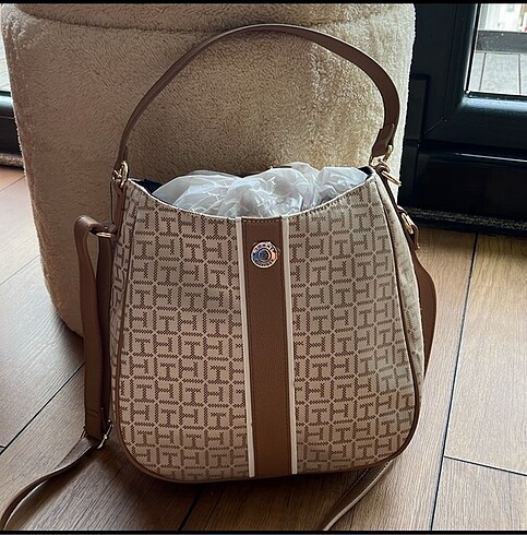 Beden Tommy hilfiger çanta