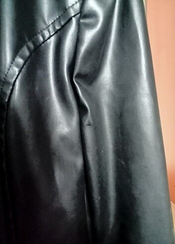 Diğer siyah blazer ceket şeklinde deri ceket kusurları resimde belirti