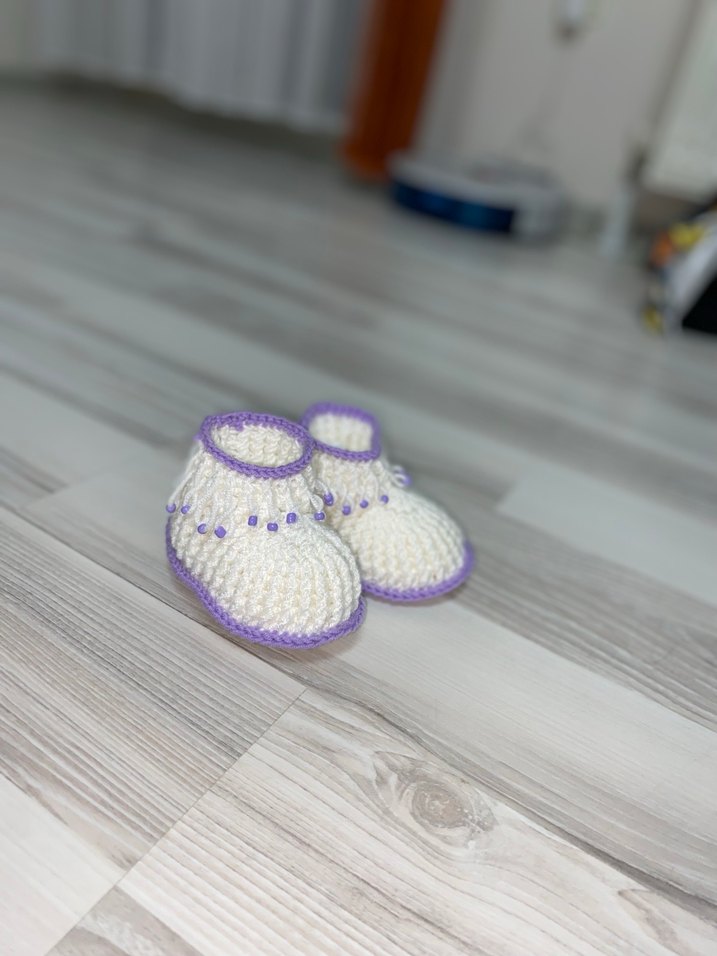 Mor Detaylı Örgü Kız Bebek Patik - Görsel 4