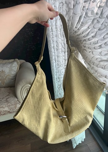 Beden Stradivarius açık sarı büyük kol çantası
