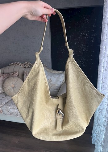 Stradivarius açık sarı büyük kol çantası