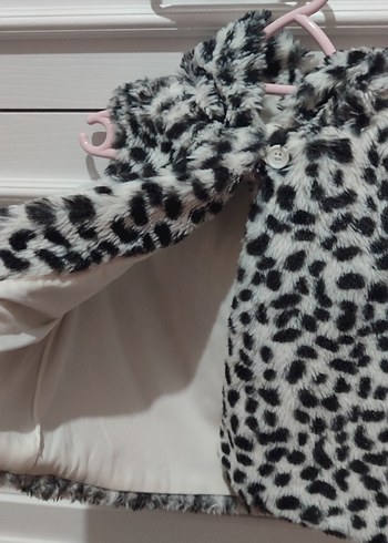 Kız Çocuk Leopar Desenli Kapüşonlu Kürklü Yelek - Görsel 2