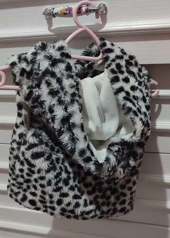 Kız Çocuk Leopar Desenli Kapüşonlu Kürklü Yelek - Görsel 3