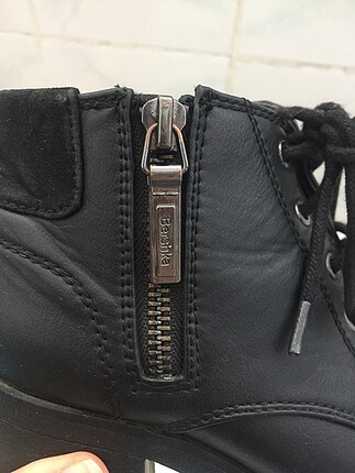 Bershka Siyah topuklu bot
