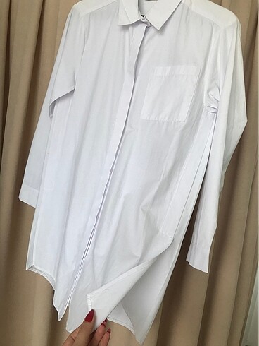 l Beden beyaz Renk Yırtmaç detaylı beyaz keten gömlek