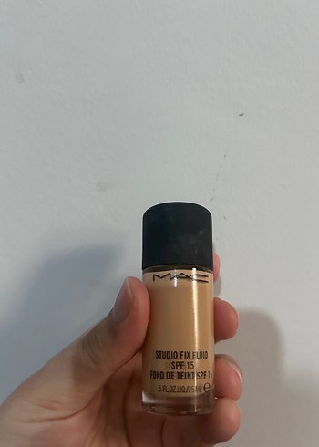 MAC Studio Fix Sıvı Fondöten SPF15 Bej