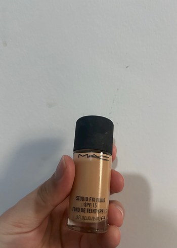 MAC MAC Studio Fix Sıvı Fondöten SPF15 Bej