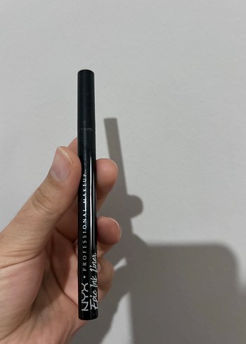 NYX Siyah Profesyonel Eyeliner Kalemi