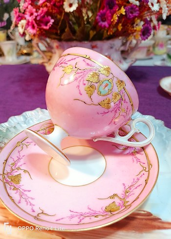 American Vintage Pastel Pembe Altın Detaylı Porselen Fincan