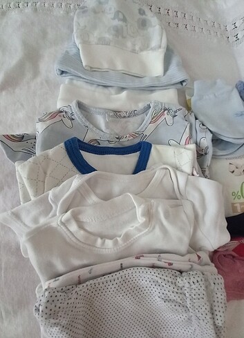 Yeni doğan bebek kıyafetleri 