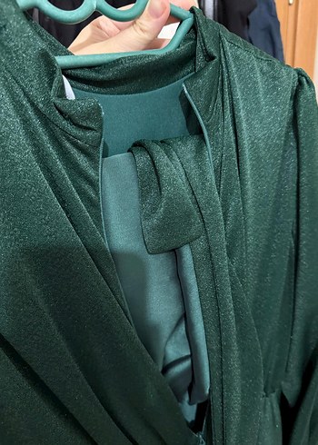 Uzun Yeşil Bohem Drapeli Abiye Elbise - Görsel 4