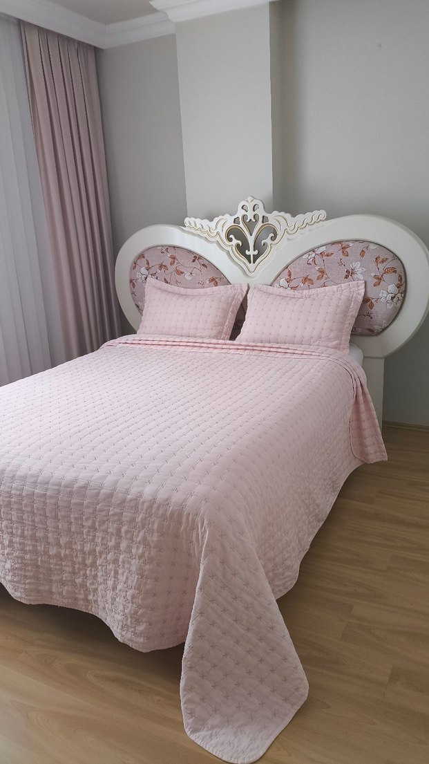 Pembe Nakışlı Çift Kişilik Yatak Örtüsü Seti - Görsel 2