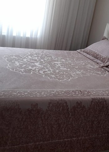  Beden pembe Renk Nakışlı Pembe Yatak Örtüsü