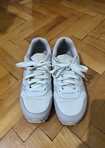 37 Beden Beyaz Nike Kadın Spor Ayakkabısı
