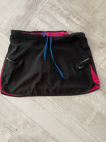 Nike XS içten taytlı tenis ve koşu eteği