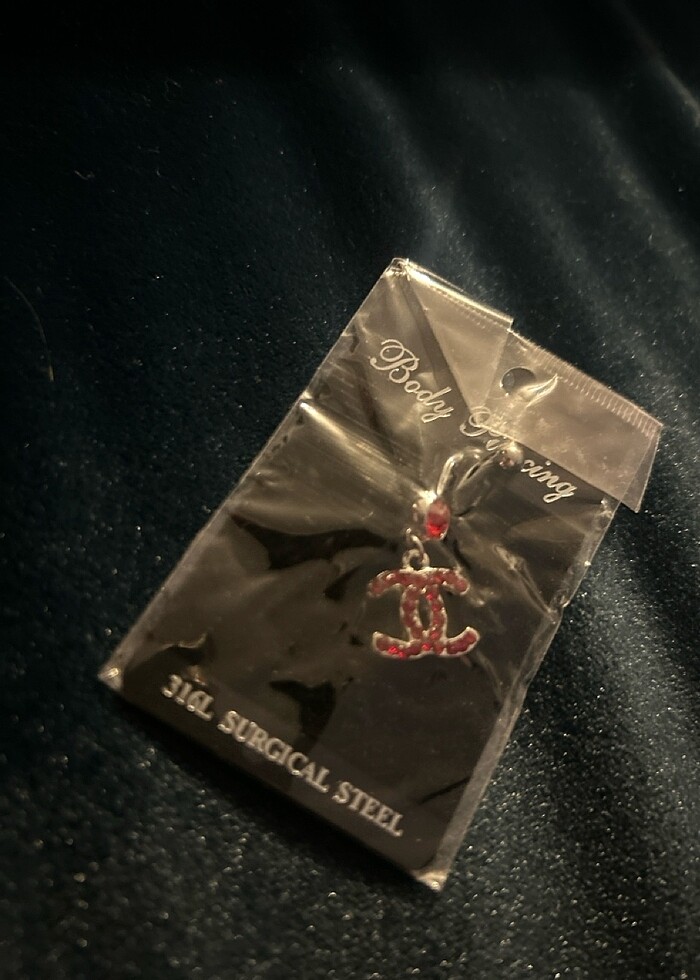 Kiriniz tasli chanel motifli piercing - Görsel 2