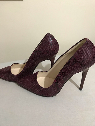 Kırmızı stiletto ayakkabı