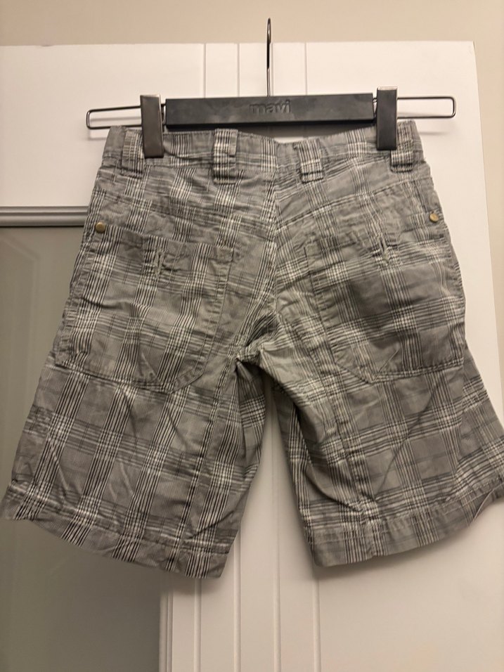 Erkek çocuk için Ekose Desenli Gri Keten Şort - Görsel 2