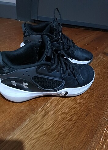 37 Beden siyah Renk Under armour basketbol ayakkabı