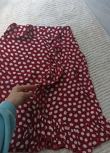 m Beden Puantiyeli kırmızı fırfırlı etek