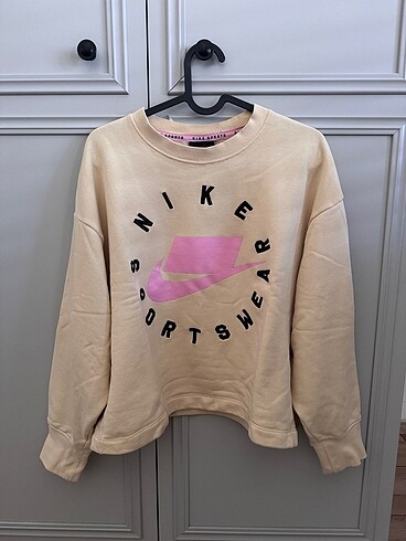 Nike sweatshirt
