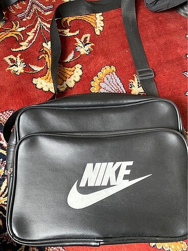 Siyah Nike çanta
