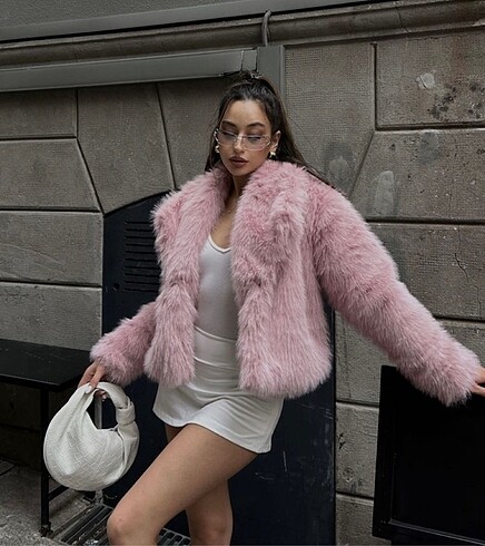 Pembe peluş kürk
