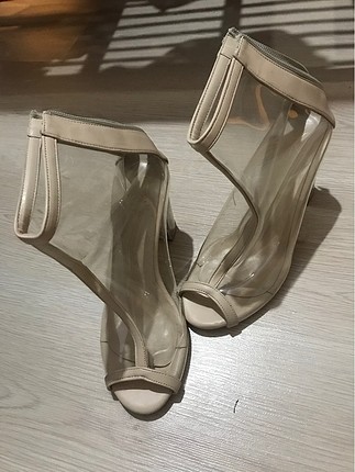 Topuklu ayakkabı?