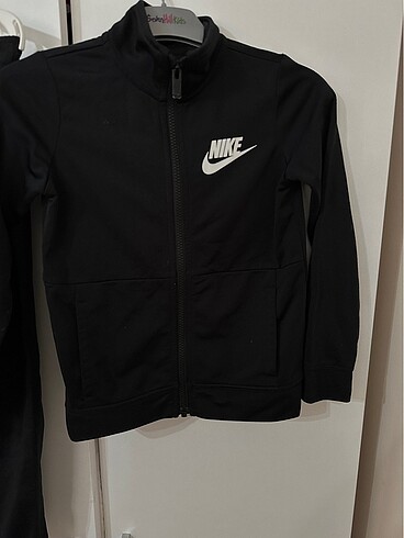 7 Yaş Beden Nike eşofman takımı 5-6 yaş orjinal