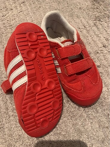 Kırmızı Adidas çocuk ayakkabısı
