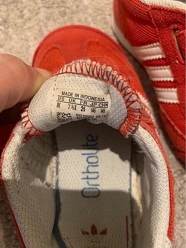 25 Beden Kırmızı Adidas çocuk ayakkabısı