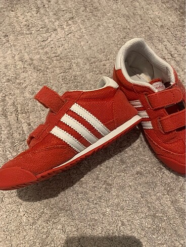 Adidas Kırmızı Adidas çocuk ayakkabısı