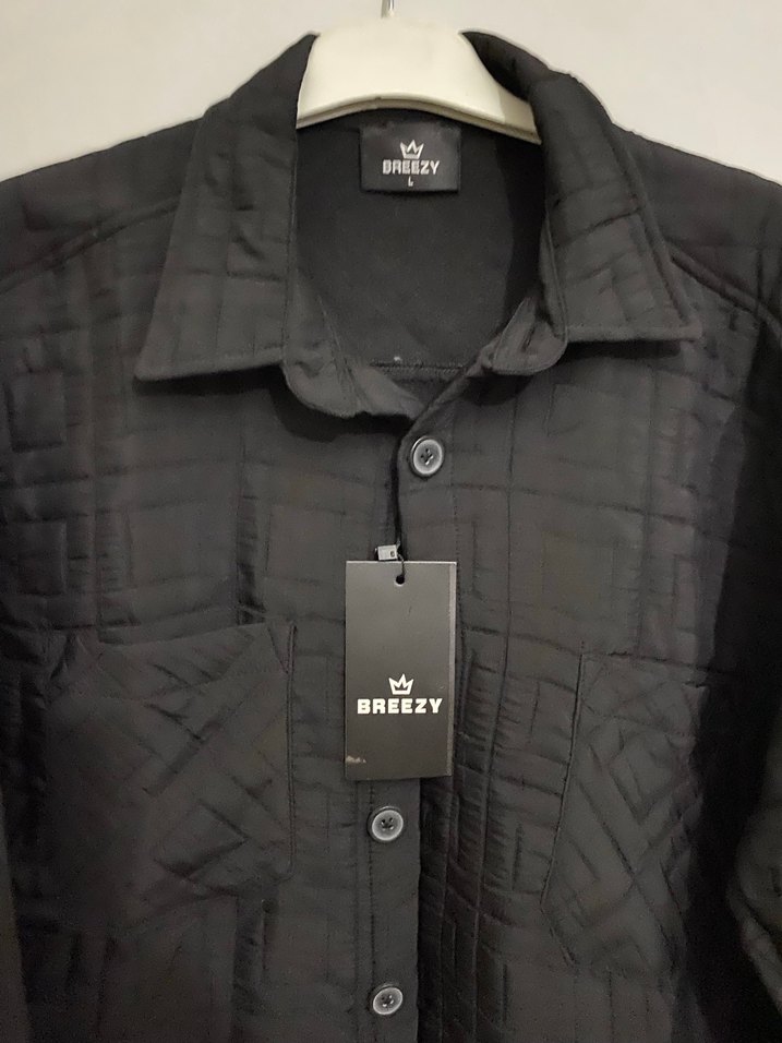 Düğmeli Siyah Gömlek - Görsel 2