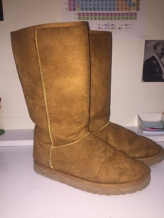 UGG AUSTRALIA