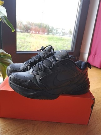 nike monarch 42 