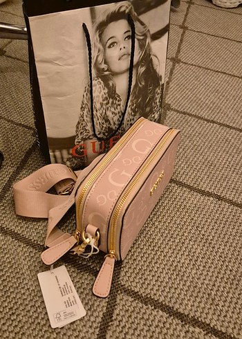 Guess Pembe Baskılı Guess orjinal canta