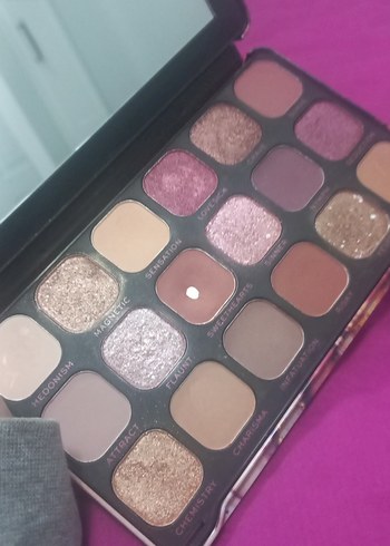 Revolution Göz Farı Paleti - Görsel 4