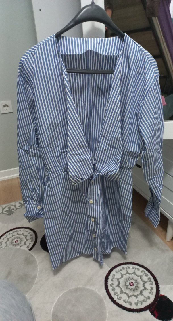 Düğmeli V Yakalı Mavi Çizgili Kadın Gömlek - Görsel 5