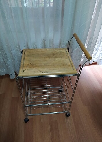 Servis Arabası 