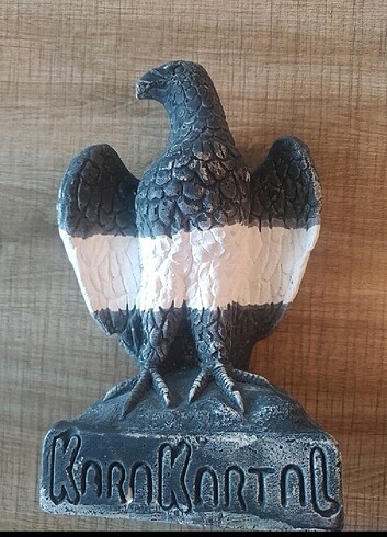 Kartal heykeli 